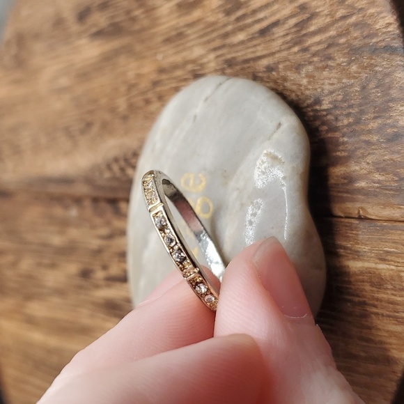 Size 8 R743 crystal bar encrusted ring - Picture 3 of 3